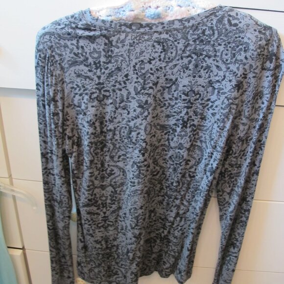 Cuddle Duds Long Sleeve T softwear with Stretch Size Medium Gray and Black - Picture 3 of 3